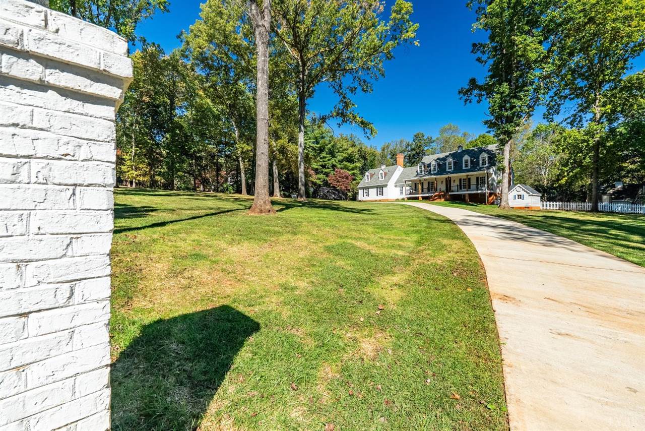 207 Fox Runn Dr, Lynchburg, VA 24503