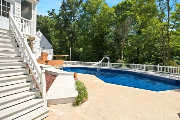 207 Fox Runn Dr, Lynchburg, VA 24503