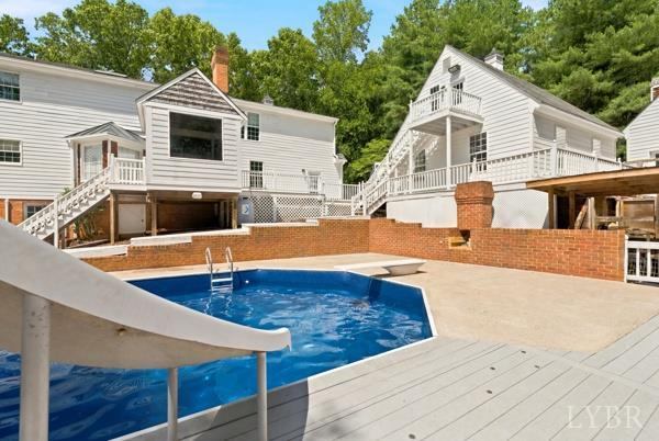 207 Fox Runn Dr, Lynchburg, VA 24503