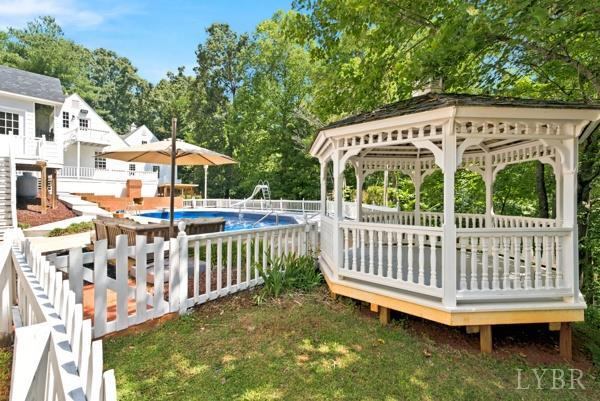 207 Fox Runn Dr, Lynchburg, VA 24503