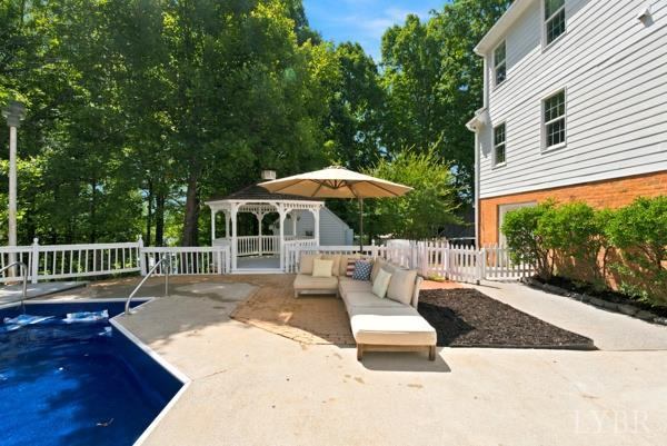 207 Fox Runn Dr, Lynchburg, VA 24503