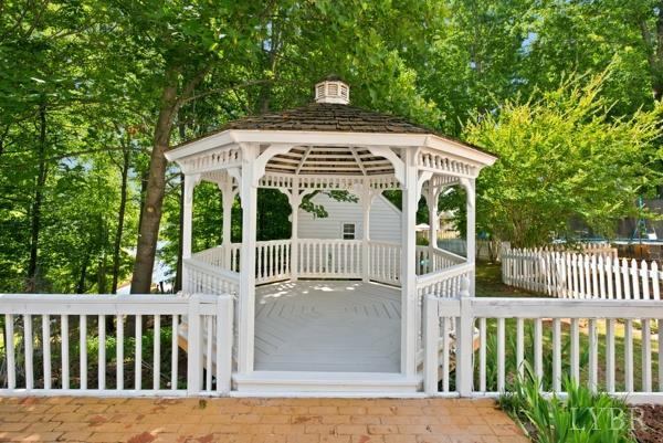 207 Fox Runn Dr, Lynchburg, VA 24503