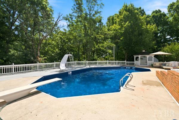 207 Fox Runn Dr, Lynchburg, VA 24503