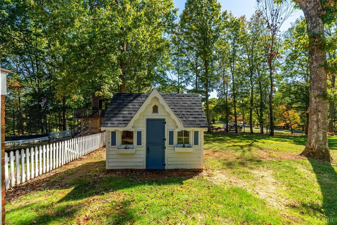 207 Fox Runn Dr, Lynchburg, VA 24503
