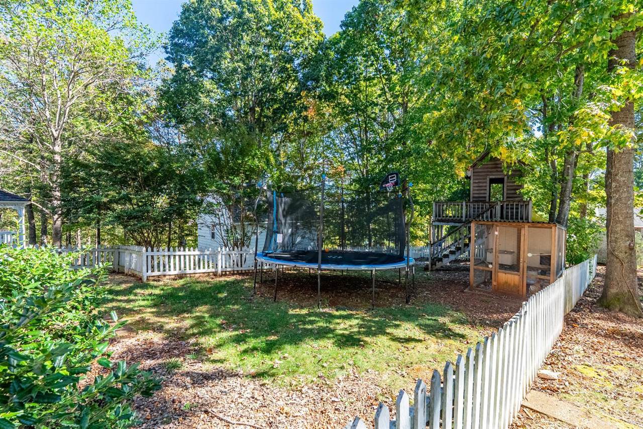 207 Fox Runn Dr, Lynchburg, VA 24503