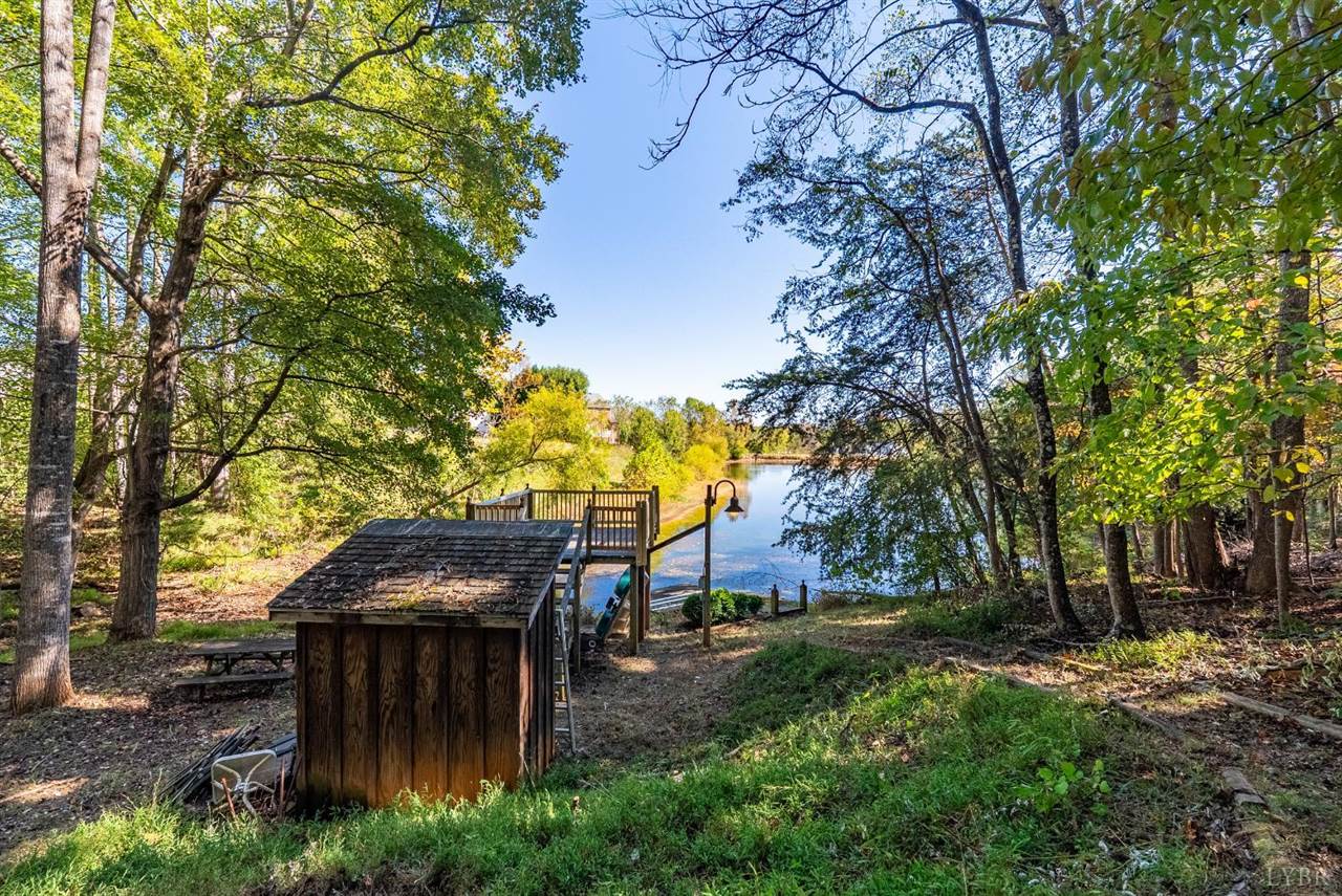 207 Fox Runn Dr, Lynchburg, VA 24503