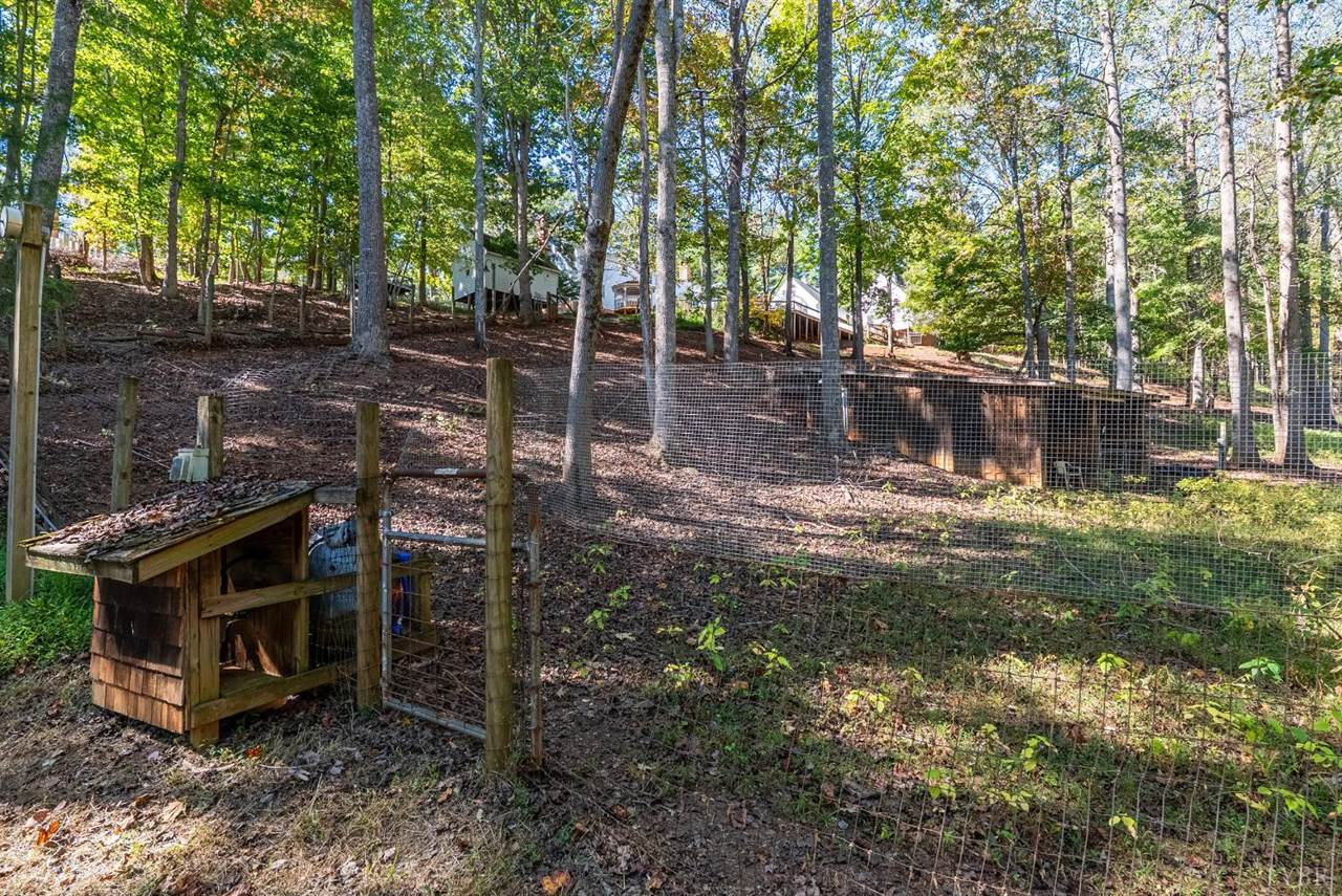 207 Fox Runn Dr, Lynchburg, VA 24503