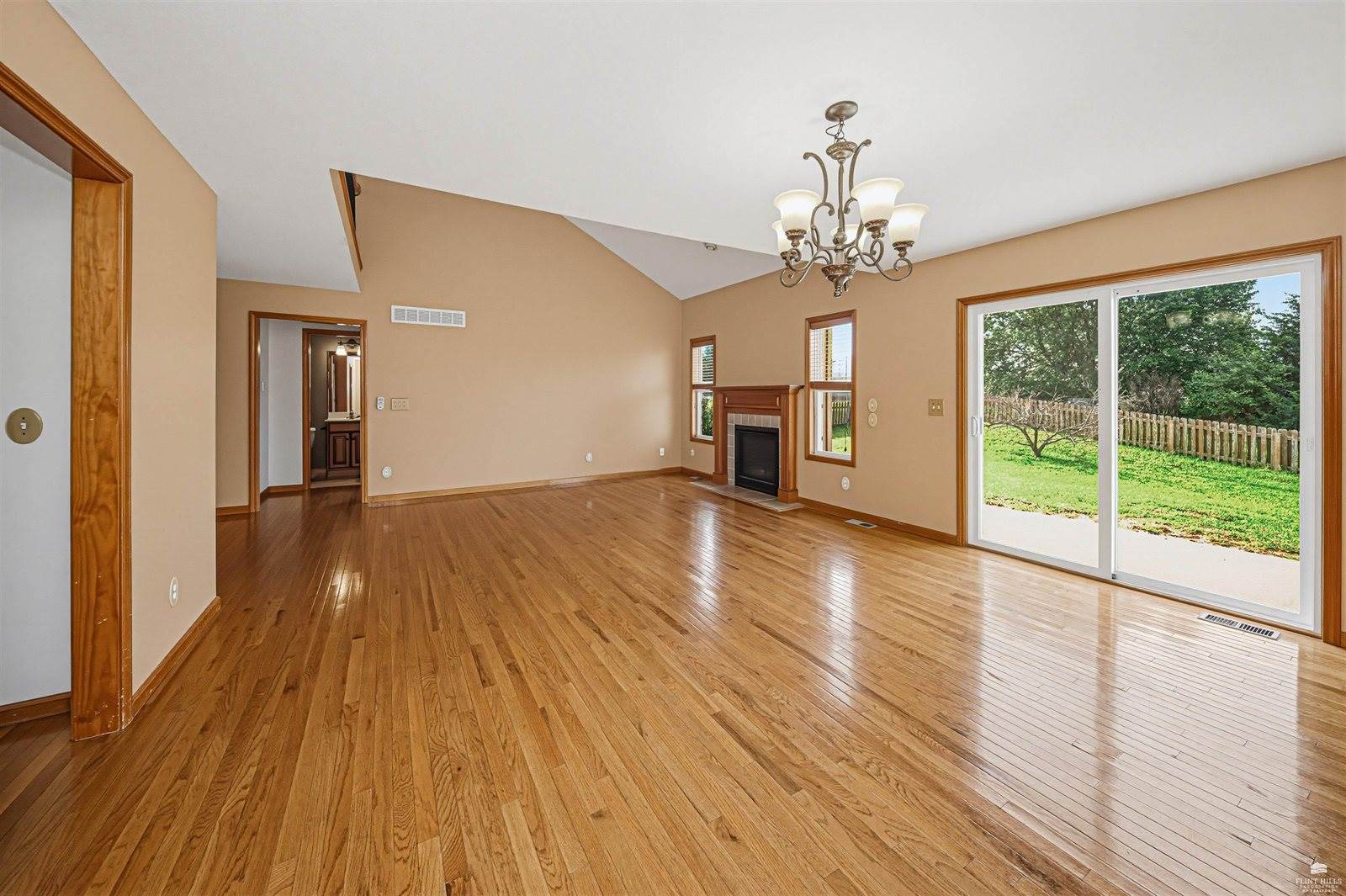 2721 Oakwood, Junction City, KS 66441
