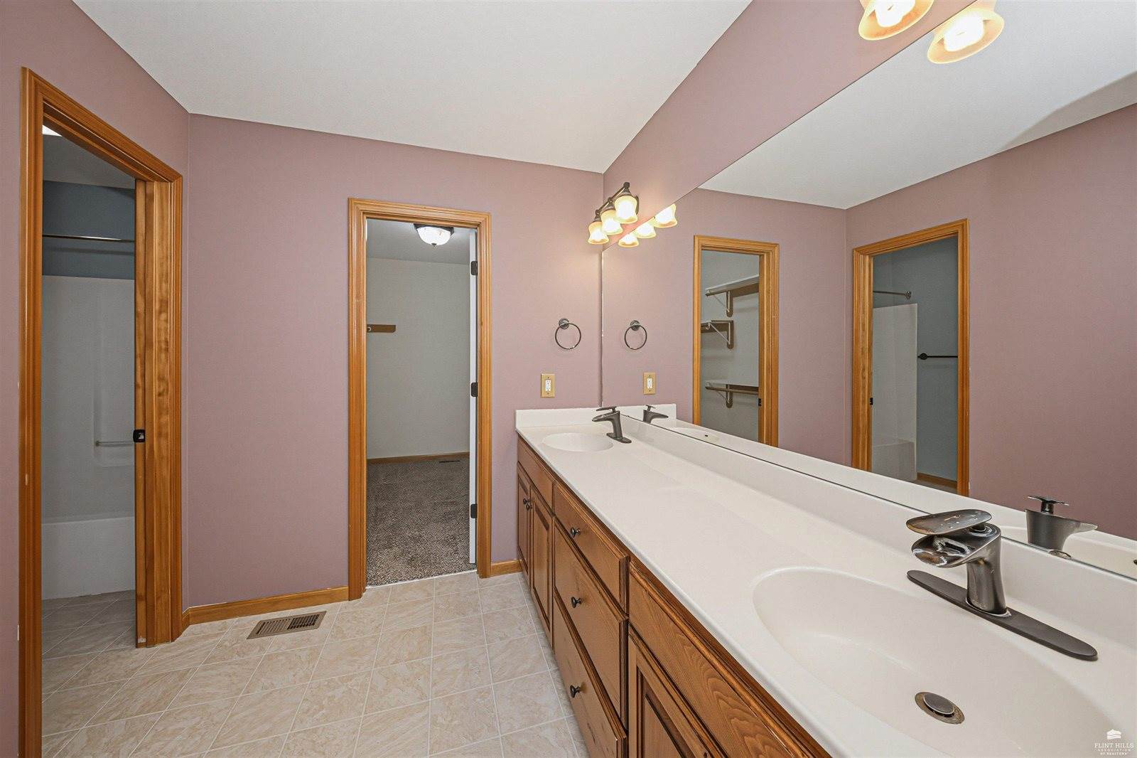 2721 Oakwood, Junction City, KS 66441