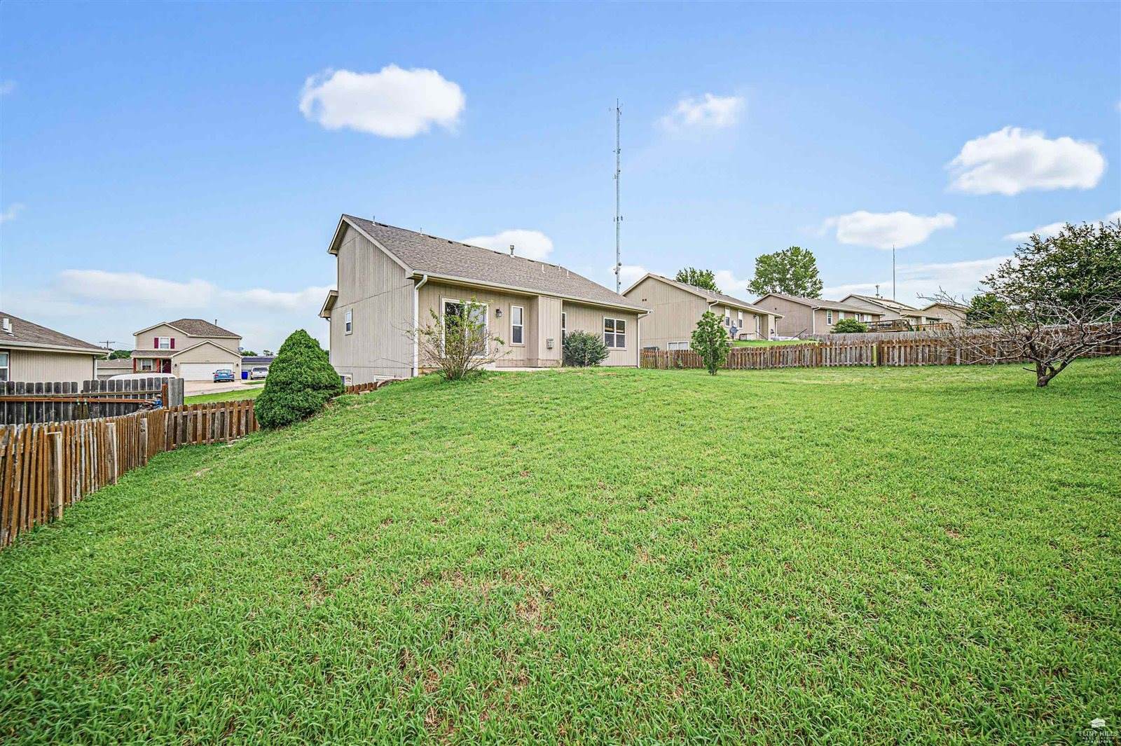 2721 Oakwood, Junction City, KS 66441