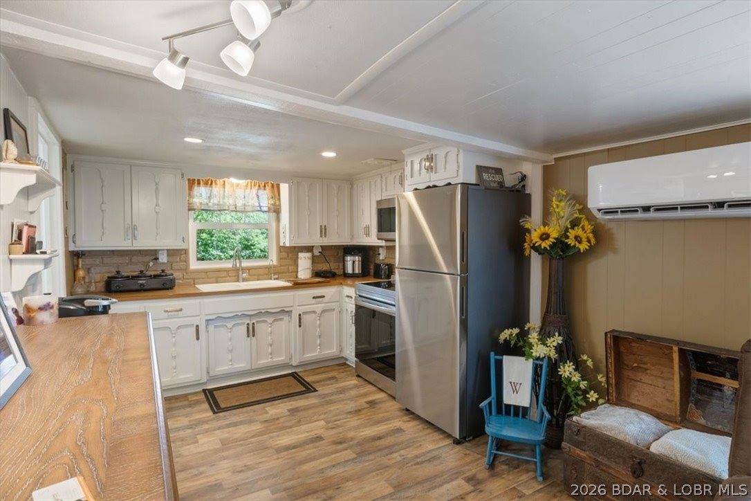 209 Greenbay Terrace, Sunrise Beach, MO 65079