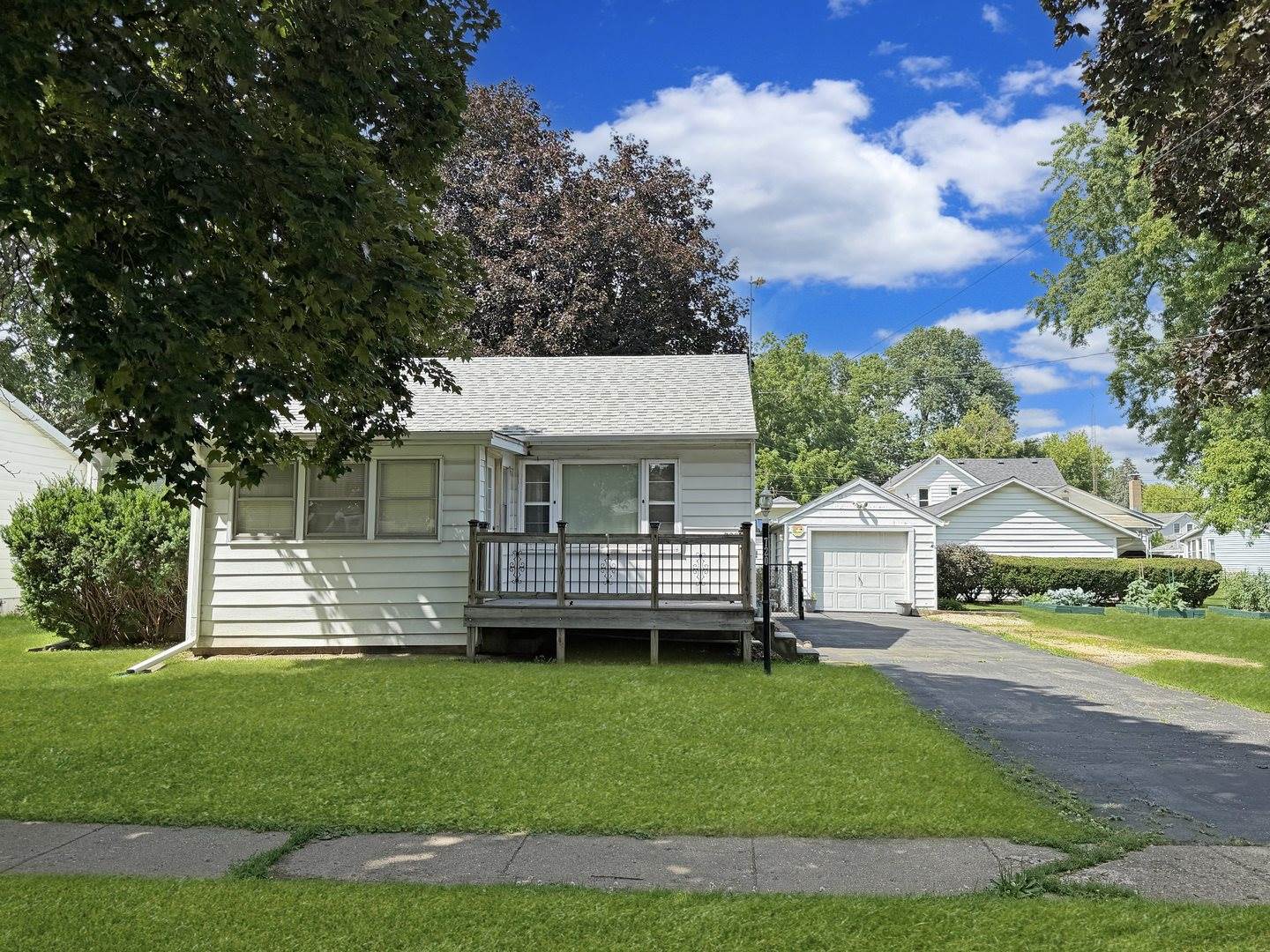 720 West American Street, Freeport, IL 61032