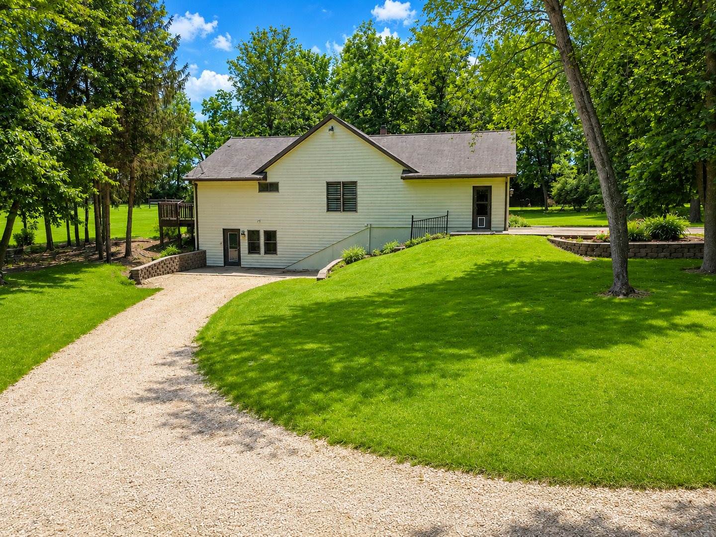 2579 West Fairgrounds Road, Freeport, IL 61032