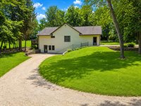 2579 West Fairgrounds Road, Freeport, IL 61032