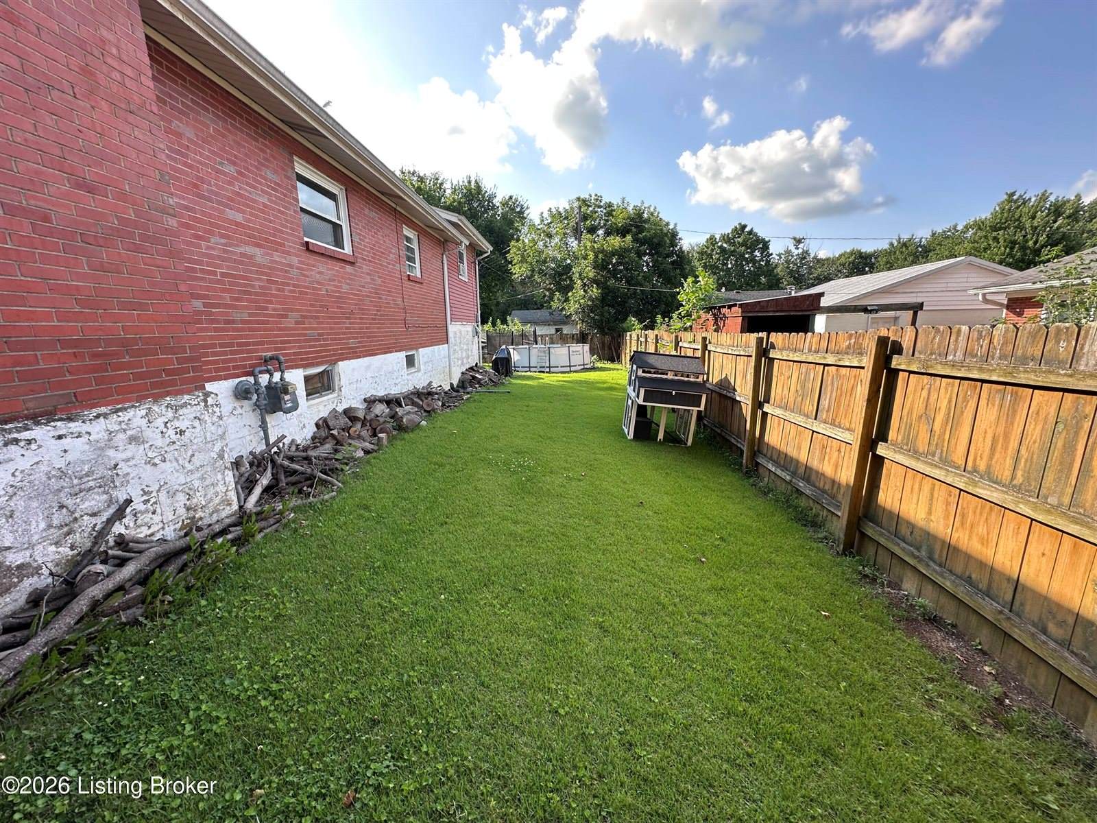 2325 Allen Dr, Lexington, KY 40505