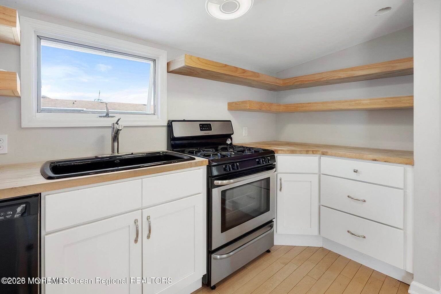 9 Gravelly Point Road, Highlands, NJ 07732