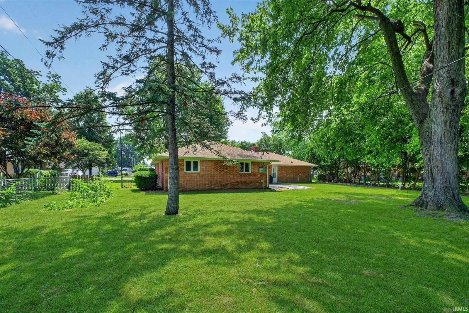 213 N Bayberry Lane, Muncie, IN 47304