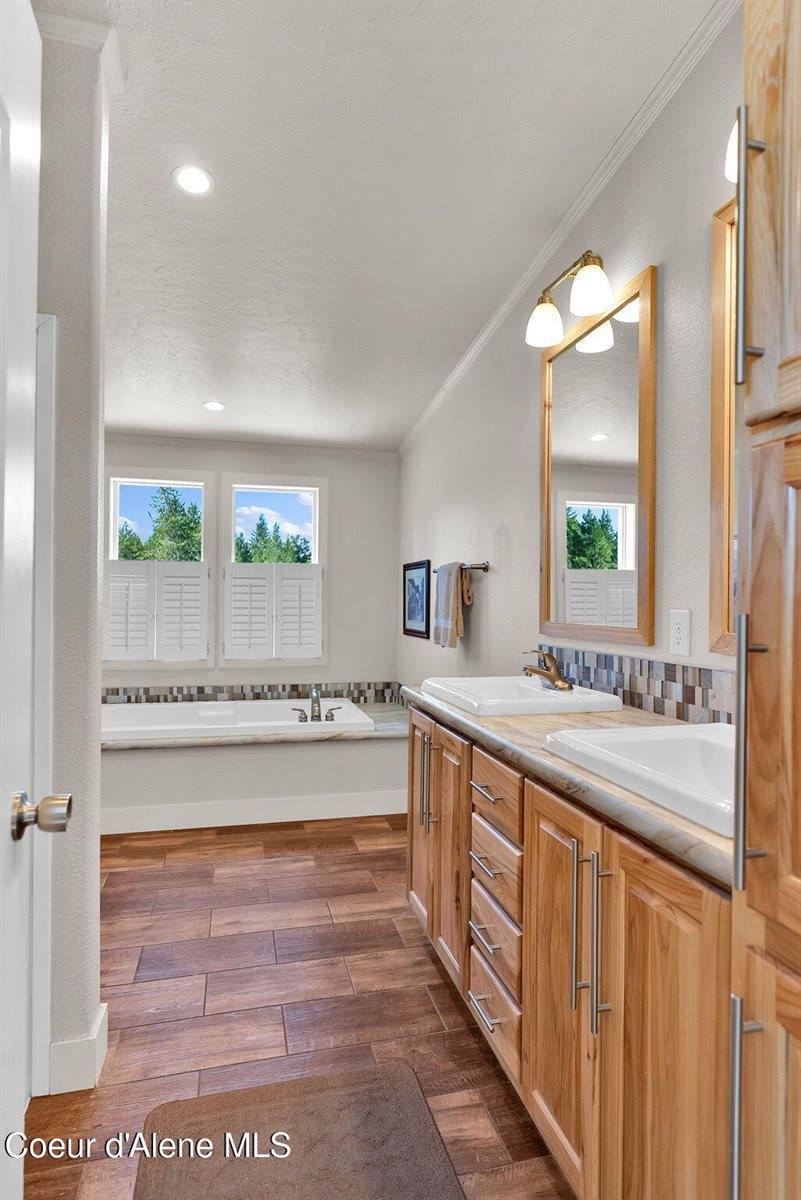 241 Promised Rdg, Priest River, ID 83856
