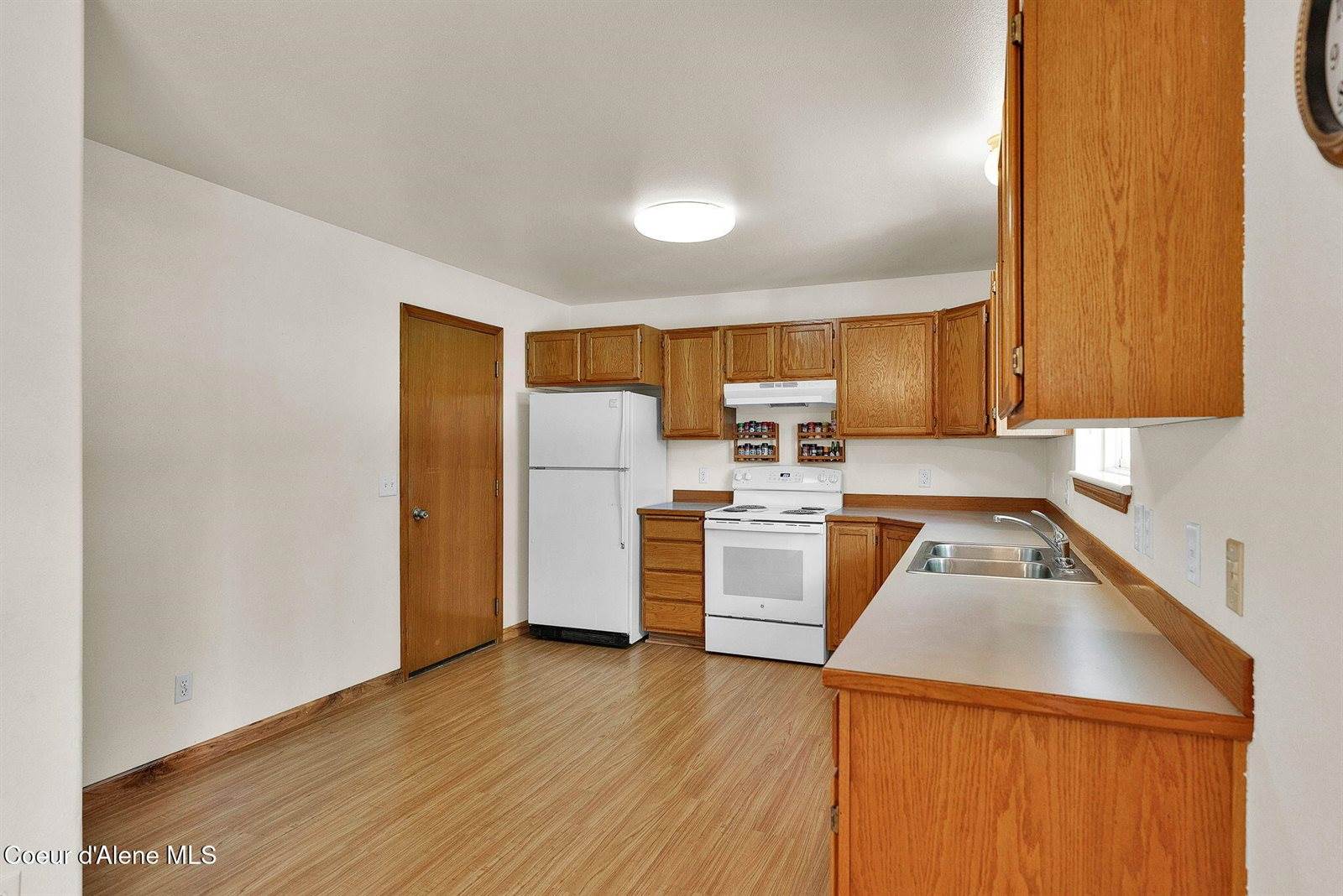 8868 Davis, Hayden, ID 83835