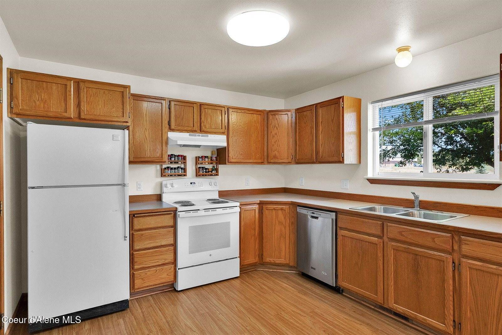 8868 Davis, Hayden, ID 83835