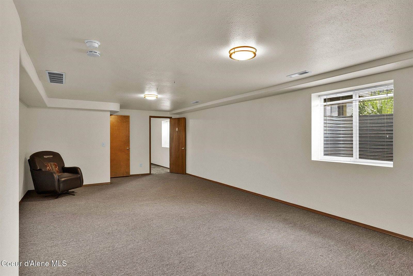 8868 Davis, Hayden, ID 83835