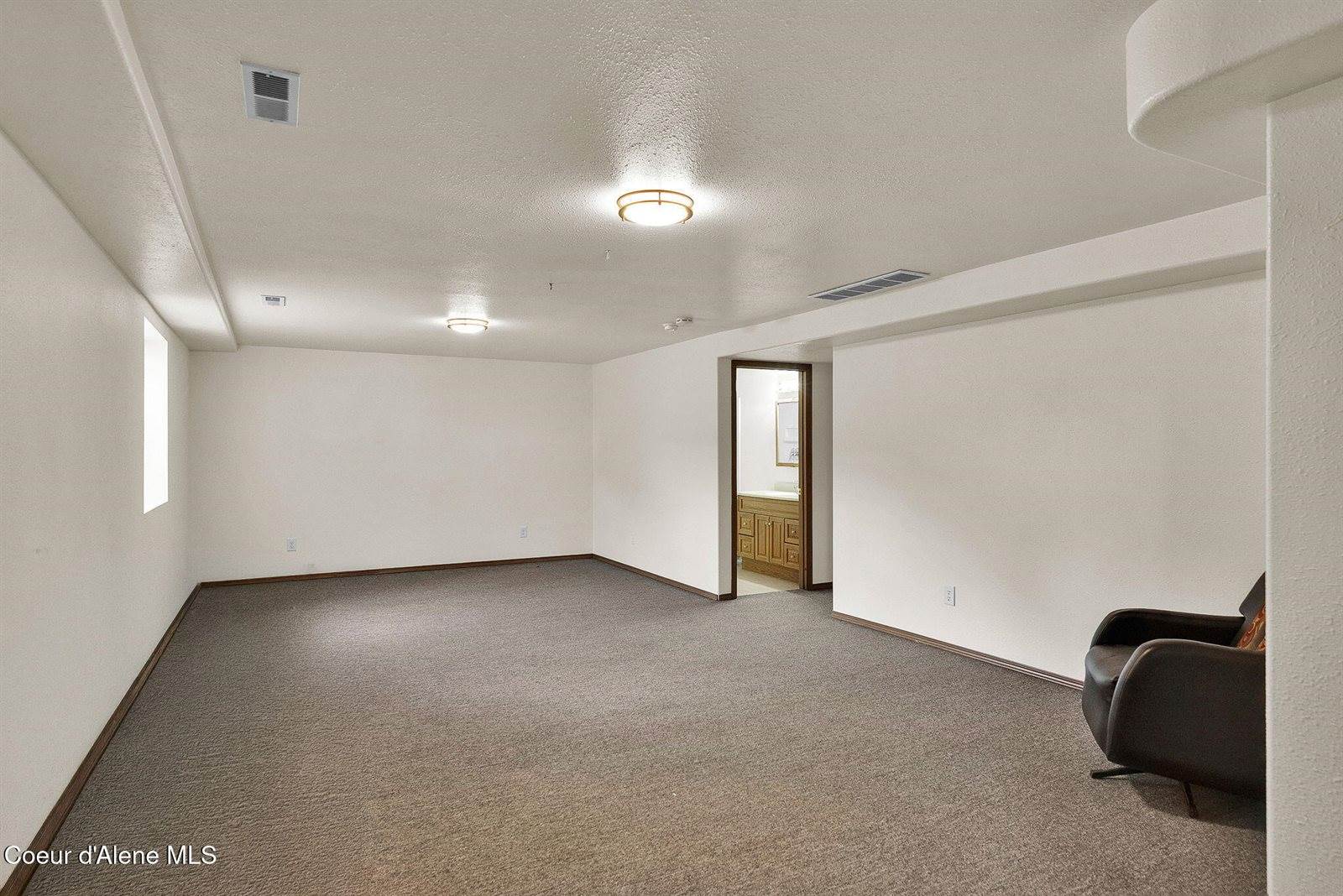 8868 Davis, Hayden, ID 83835