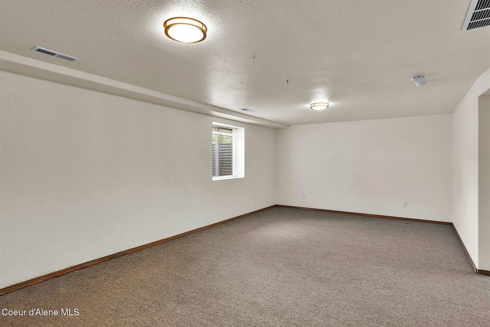 8868 Davis, Hayden, ID 83835