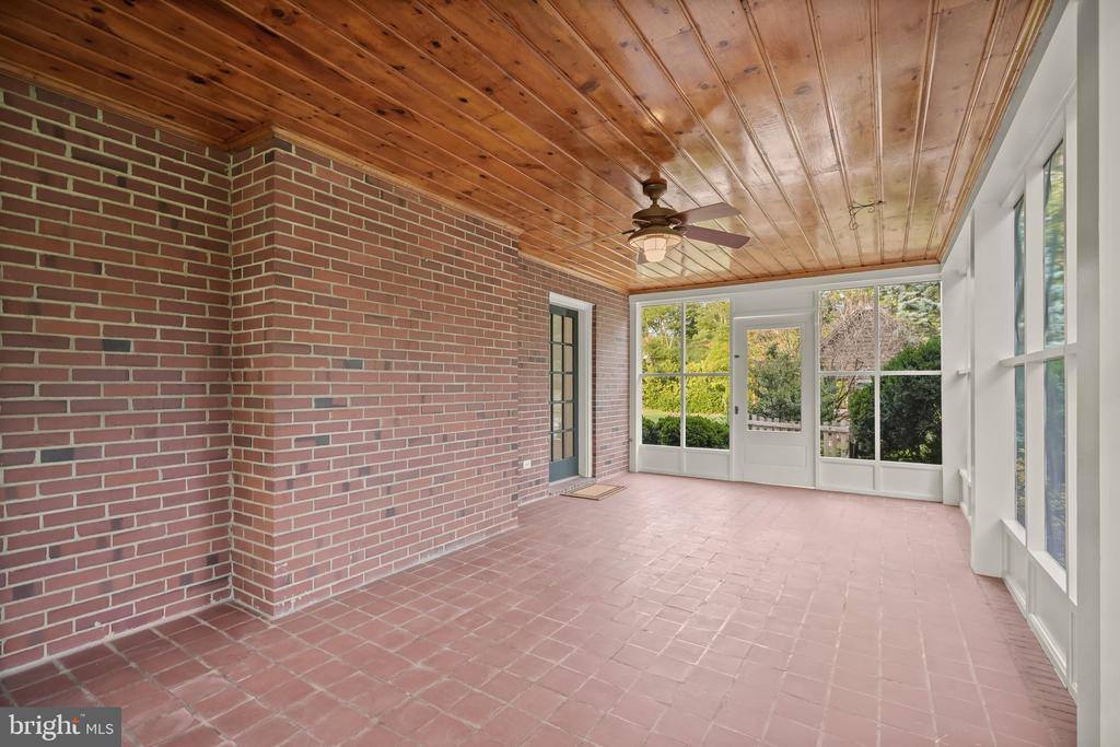 9305 Main Street, Manassas, VA 20110