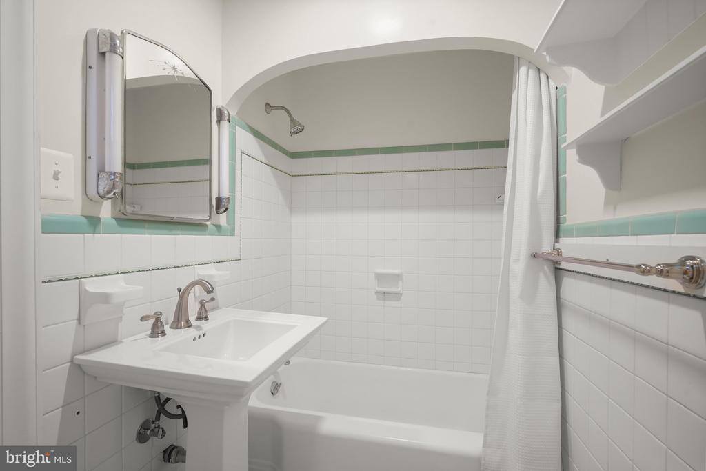 9305 Main Street, Manassas, VA 20110