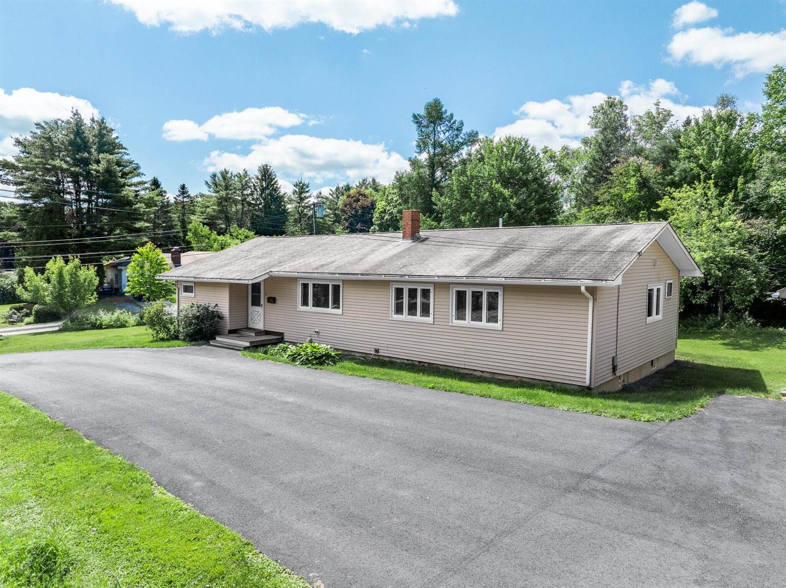 2 Averill Street, Orono, ME 04473