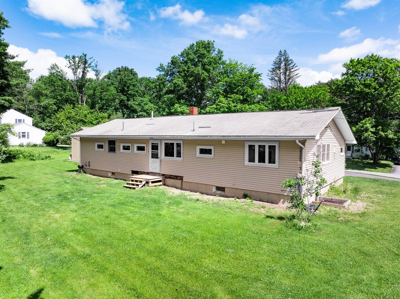 2 Averill Street, Orono, ME 04473