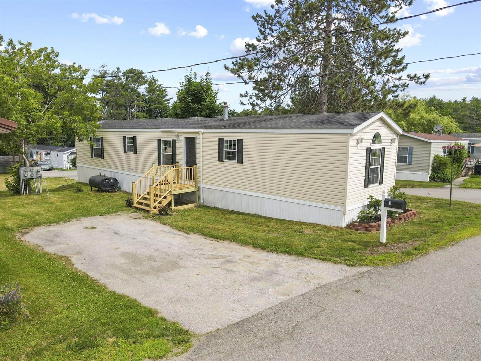 1 Shadow Lane, Holden, ME 04429