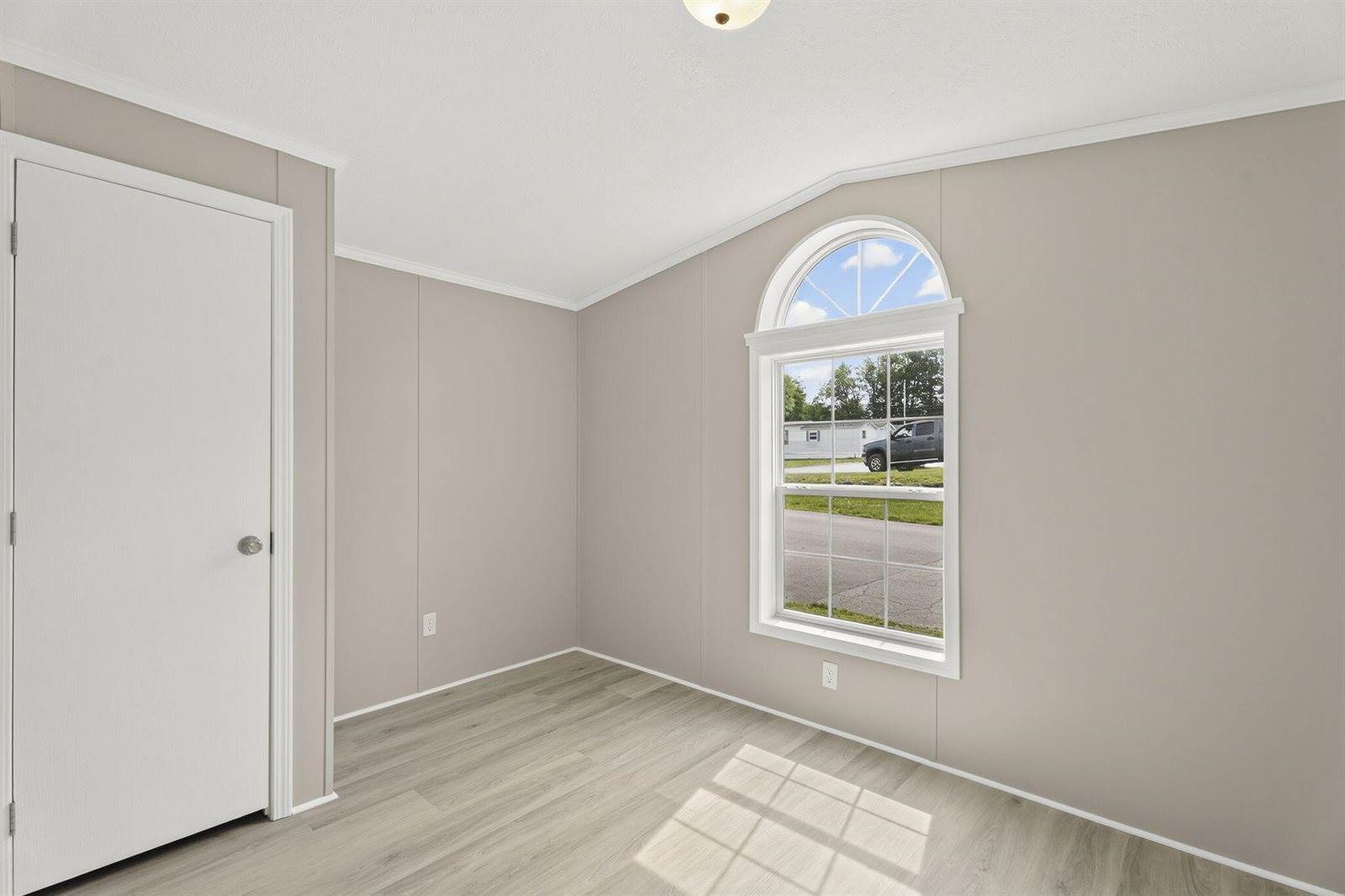 1 Shadow Lane, Holden, ME 04429