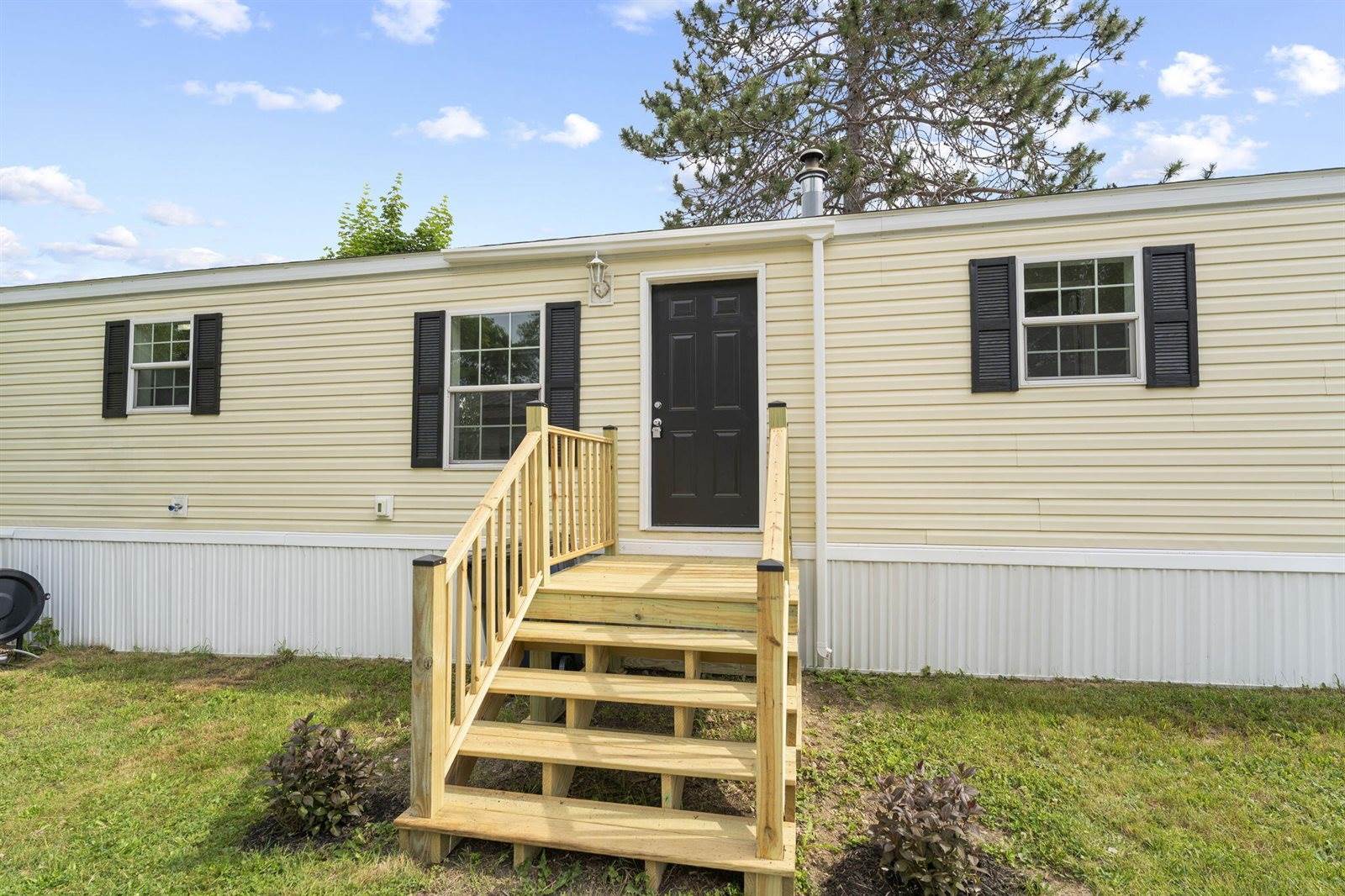 1 Shadow Lane, Holden, ME 04429