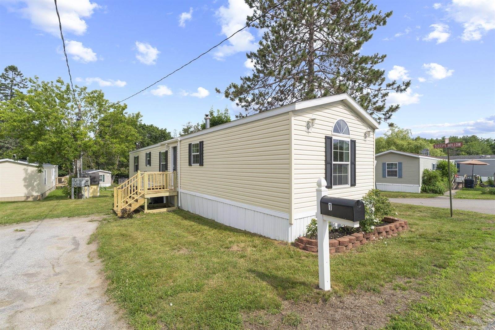1 Shadow Lane, Holden, ME 04429