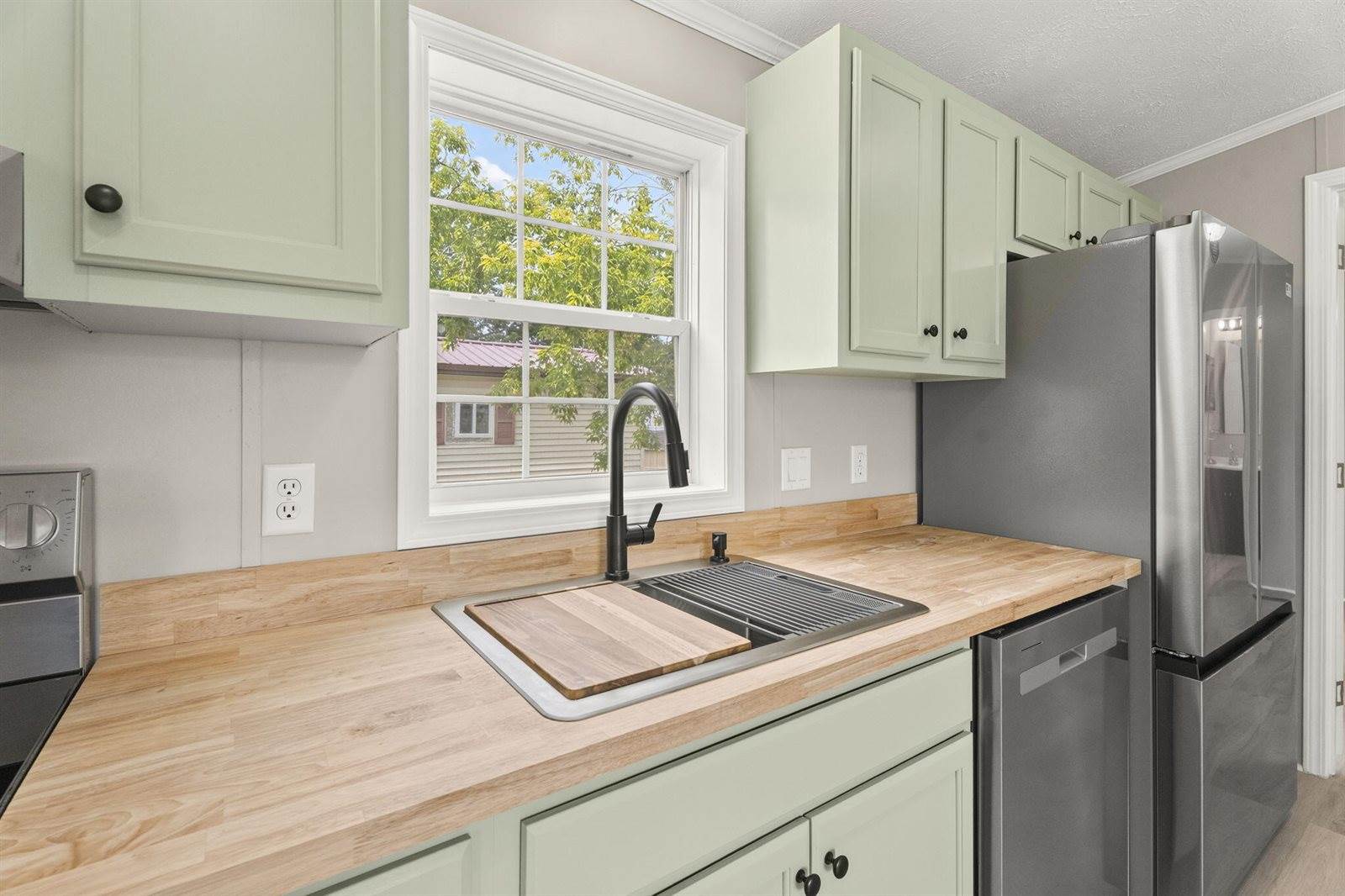 1 Shadow Lane, Holden, ME 04429