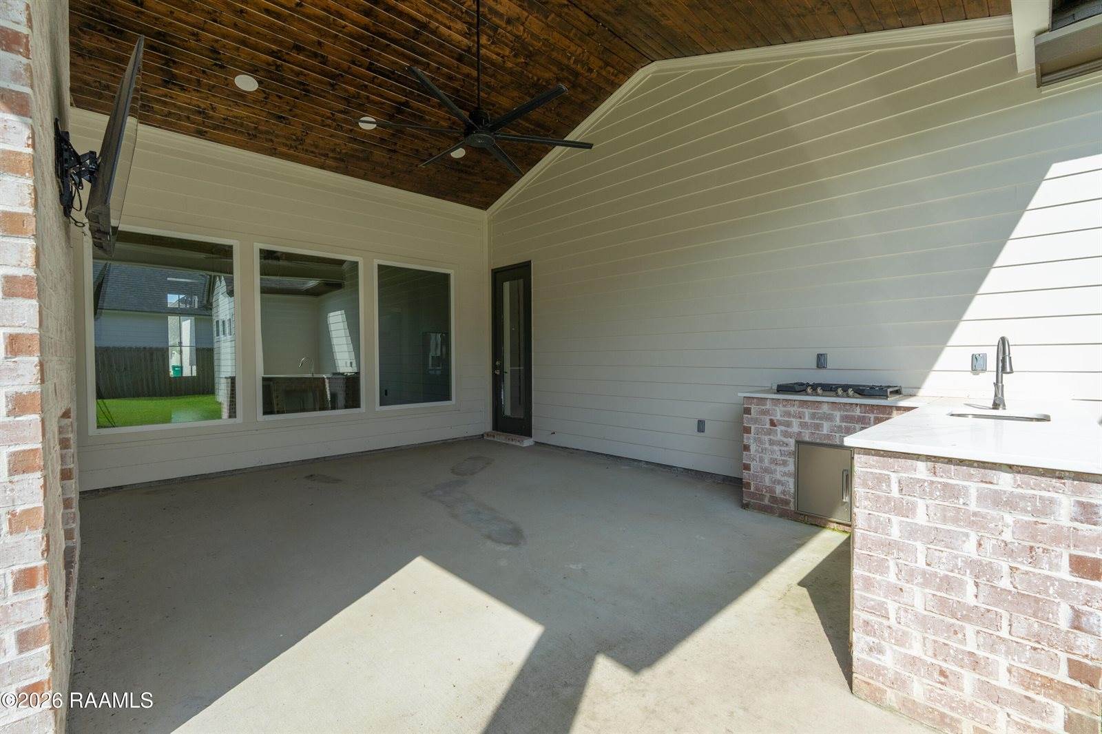 102 Queen Palm Circle, Youngsville, LA 70592