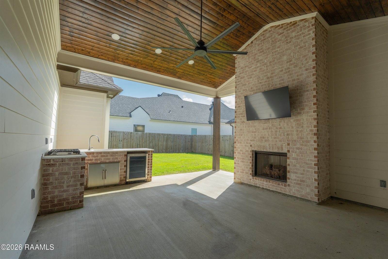 102 Queen Palm Circle, Youngsville, LA 70592