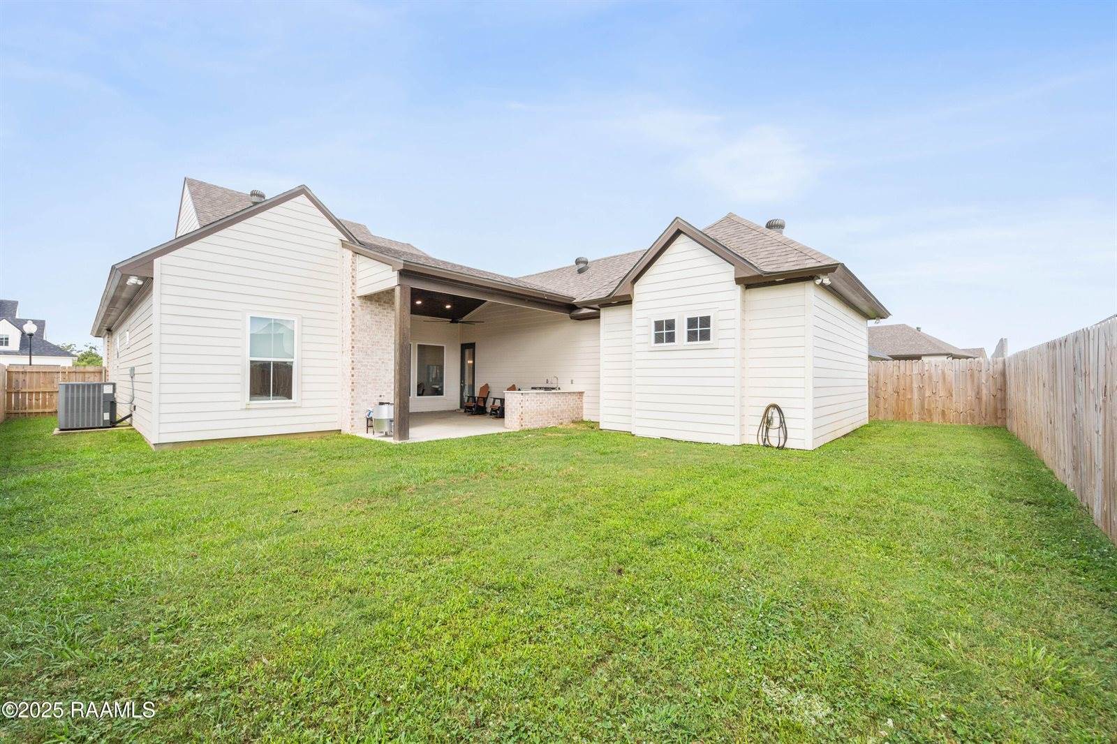 102 Queen Palm Circle, Youngsville, LA 70592