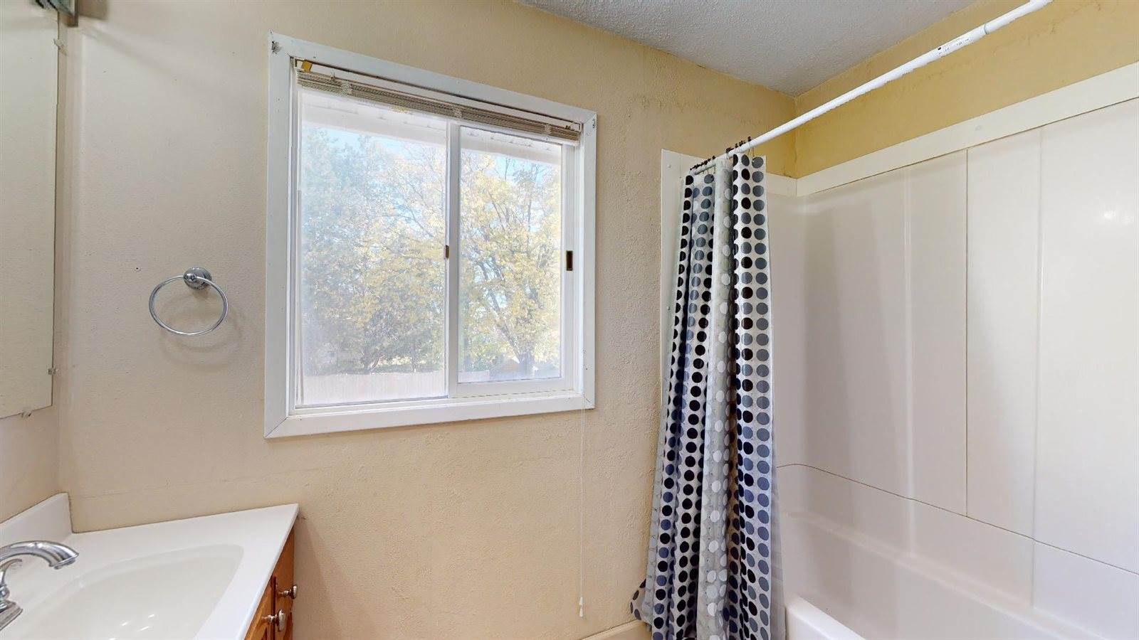 721 Meadow Place, Ames, IA 50010