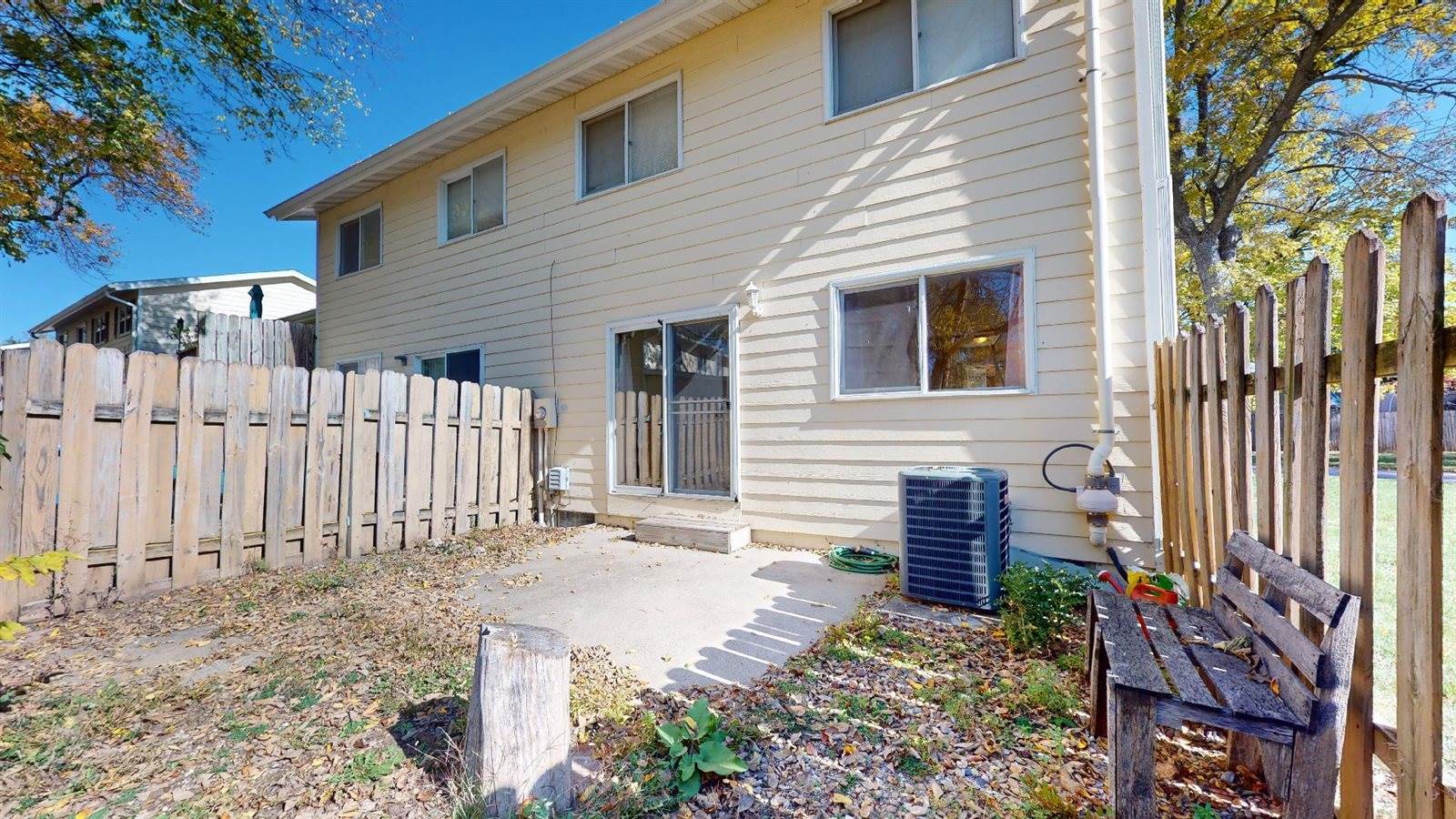 721 Meadow Place, Ames, IA 50010