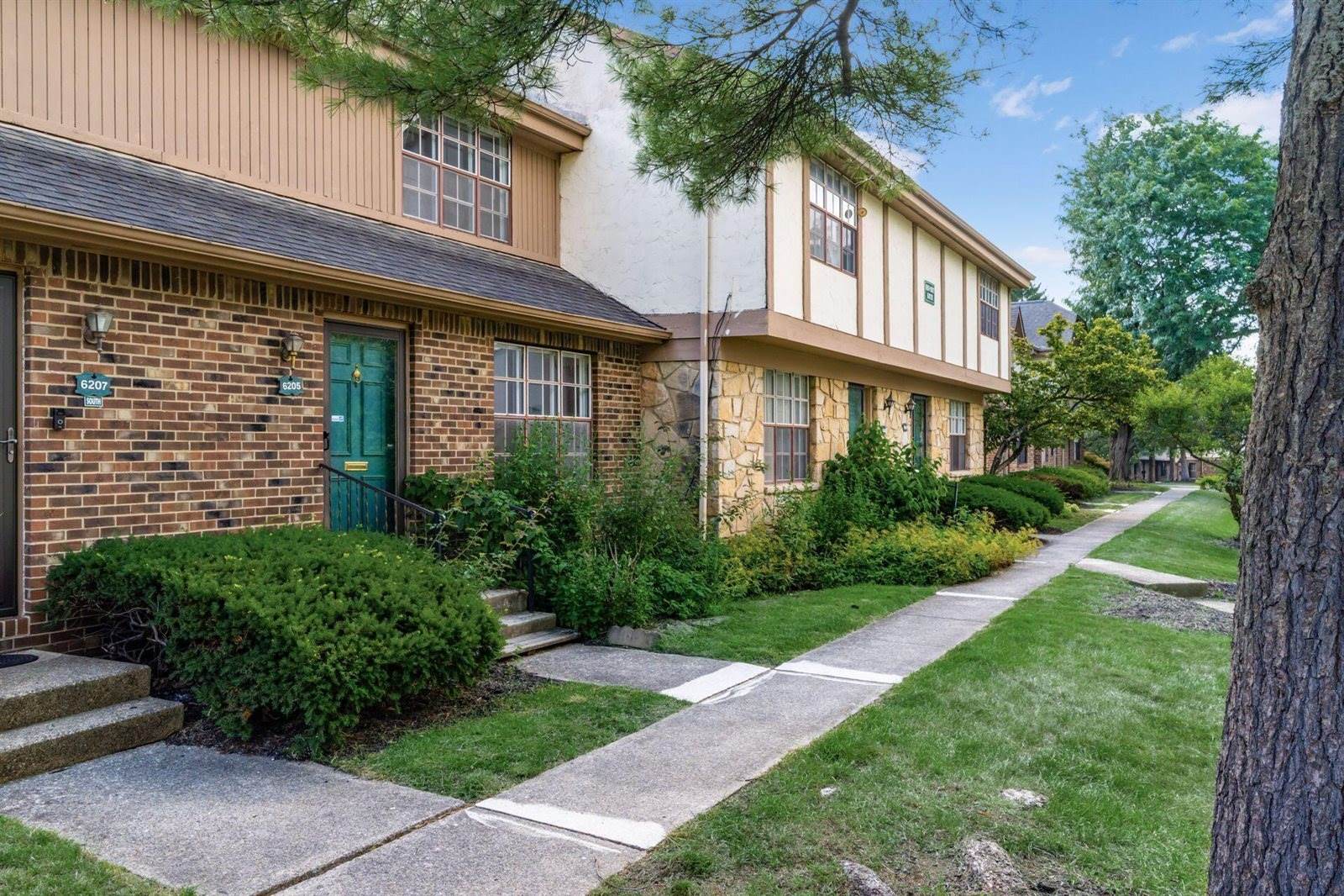 6205 Stornoway Drive South, Columbus, OH 43213