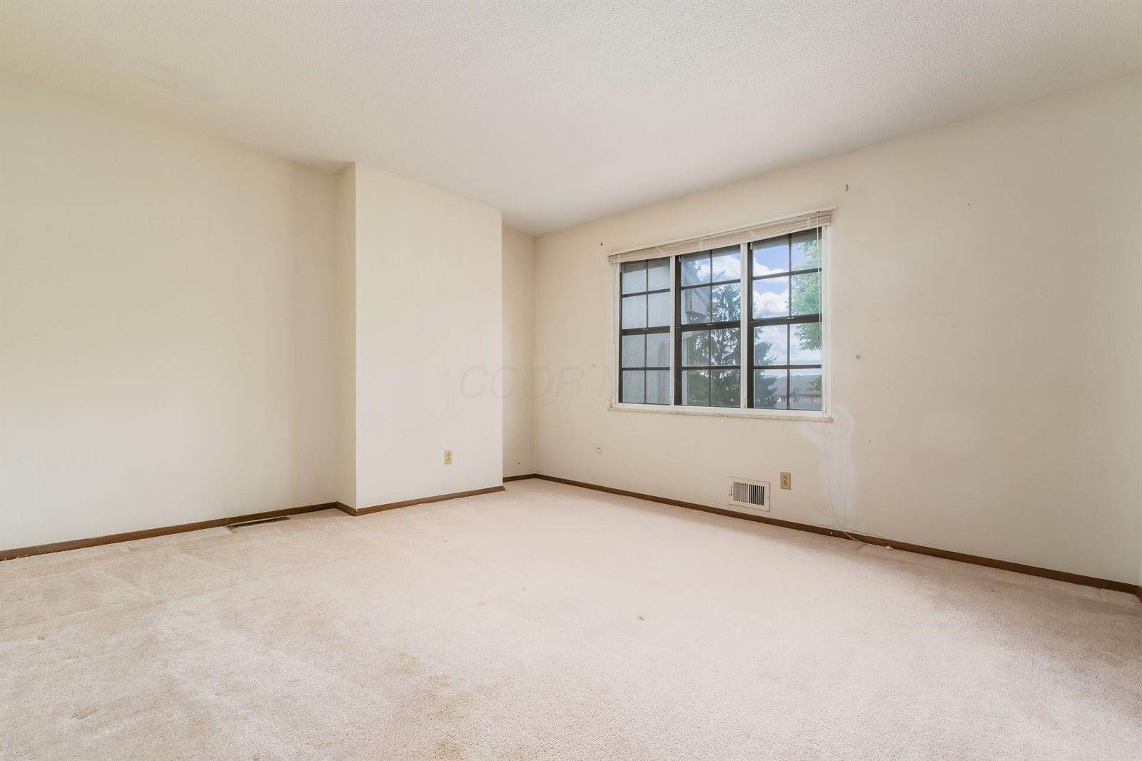 6205 Stornoway Drive South, Columbus, OH 43213