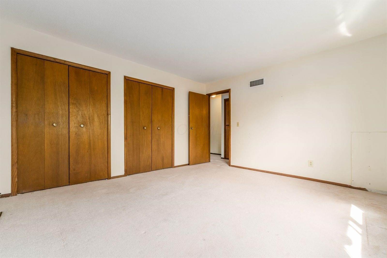 6205 Stornoway Drive South, Columbus, OH 43213
