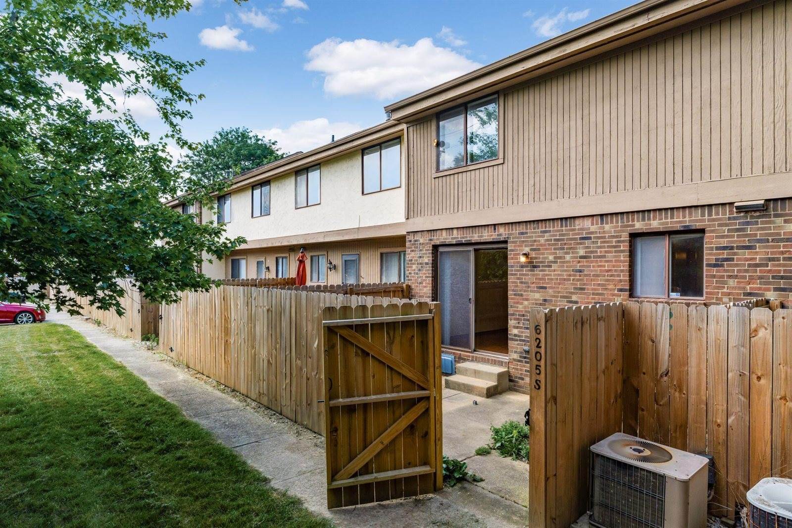 6205 Stornoway Drive South, Columbus, OH 43213