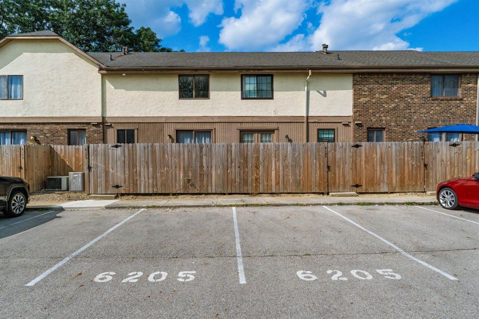 6205 Stornoway Drive South, Columbus, OH 43213