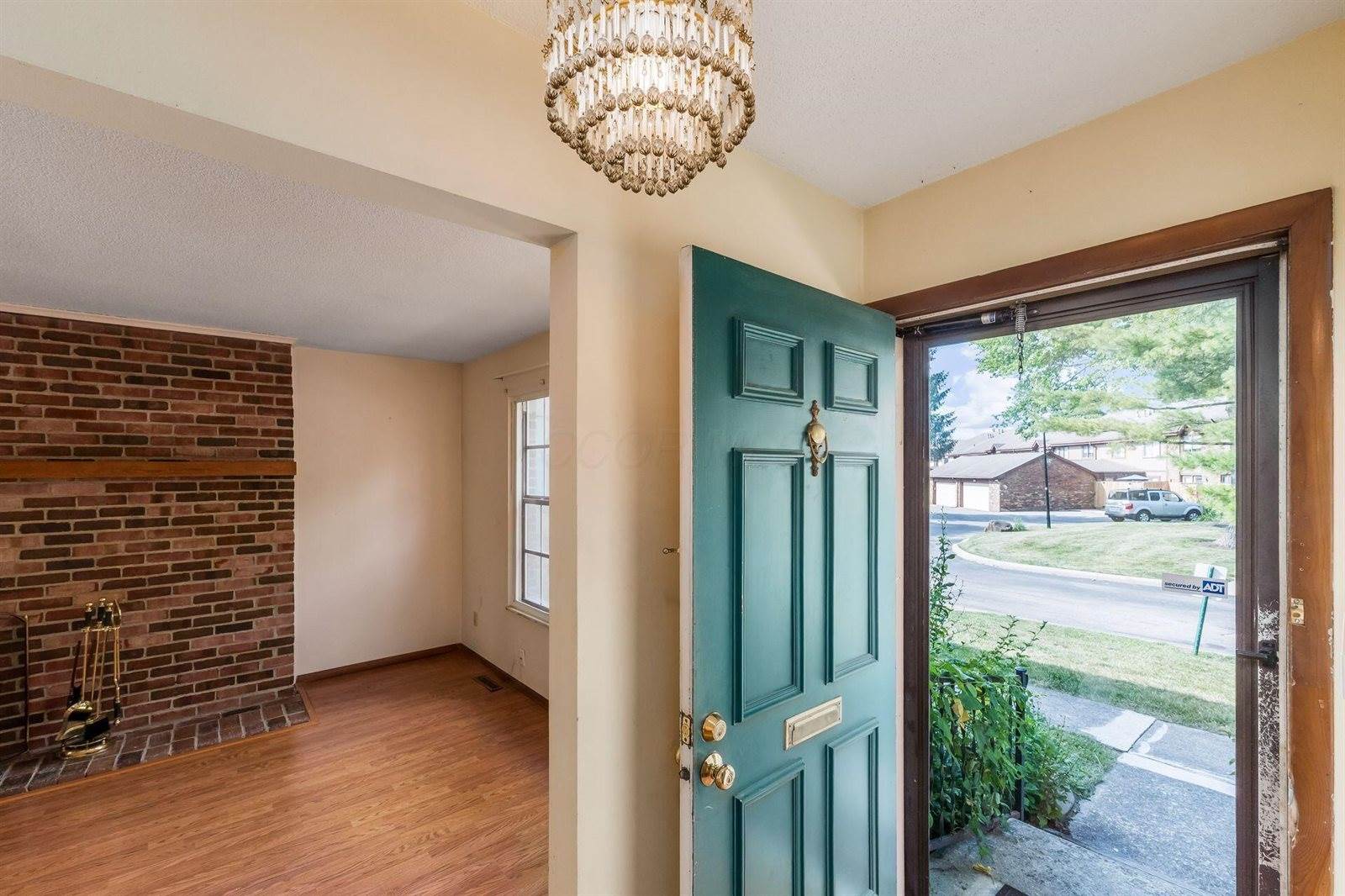 6205 Stornoway Drive South, Columbus, OH 43213