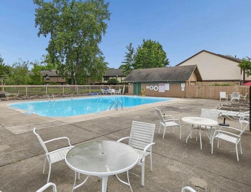 6205 Stornoway Drive South, Columbus, OH 43213