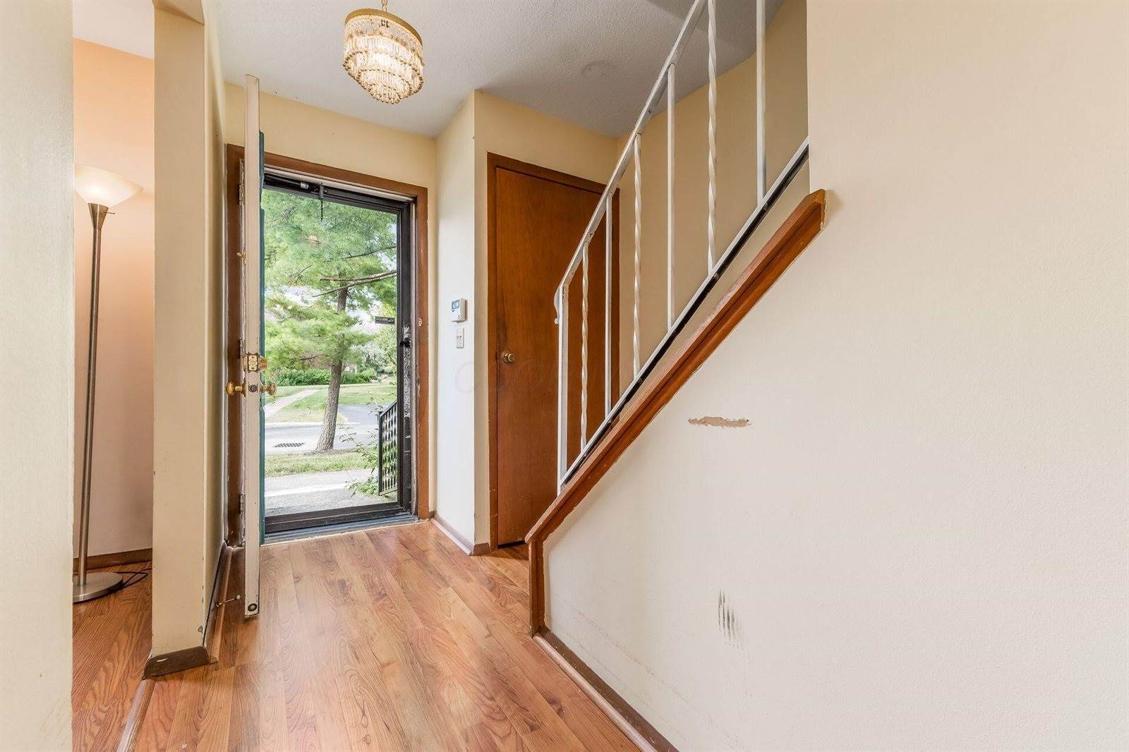 6205 Stornoway Drive South, Columbus, OH 43213