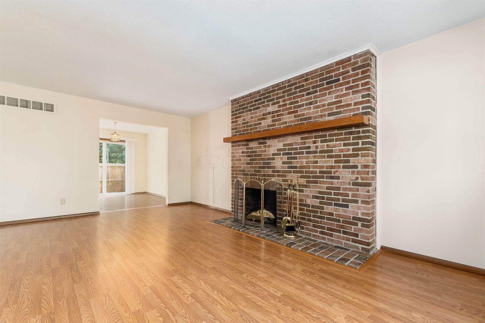6205 Stornoway Drive South, Columbus, OH 43213